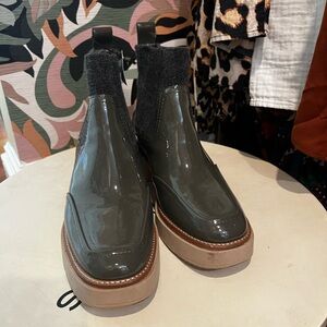 Dolce Vita Women's Black and Tan Chelsea Boots